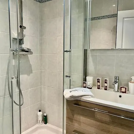 Cybelle Yourhosthelper Apartament