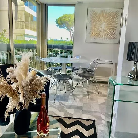 Cybelle Yourhosthelper Apartament *